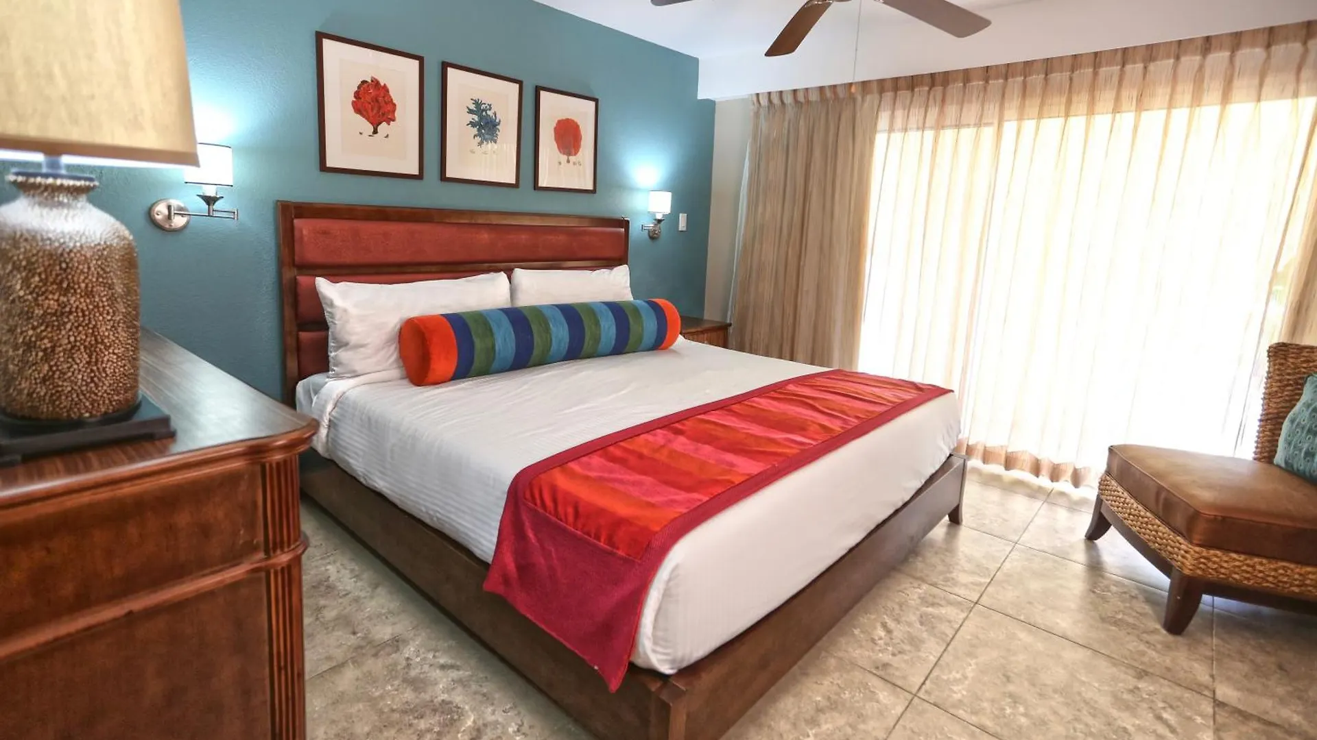 Simpson Bay Resort Marina & Spa  Симпсон-Бэй